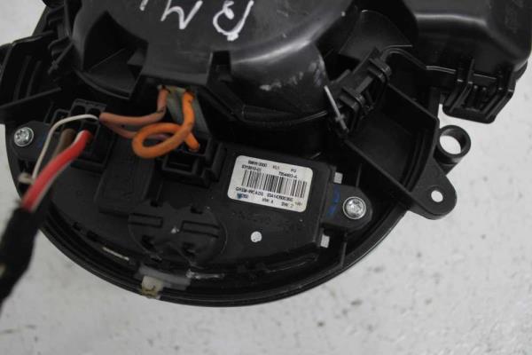 VENTILATEUR DE CHAUFFAGE BMW F30/F31/F34 - Vue 3